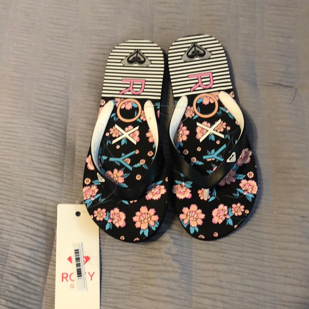 Roxy flip flops nwt sz 3